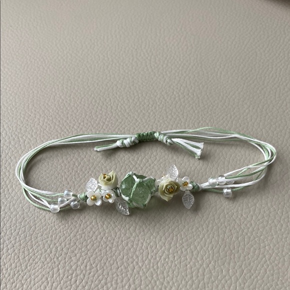 Jewelry - Elegant Green Floral Bracelet